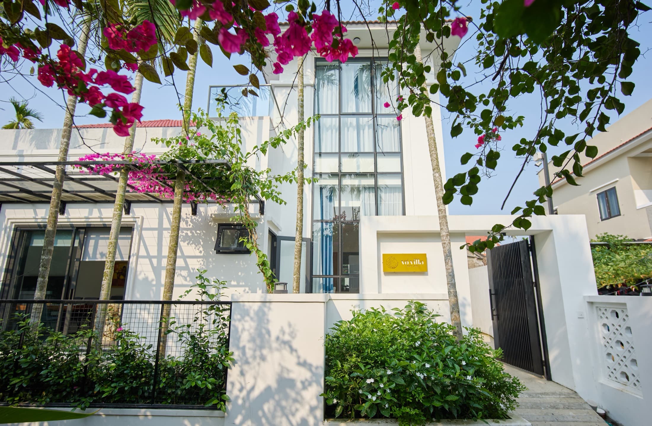 Outside view — photo 3